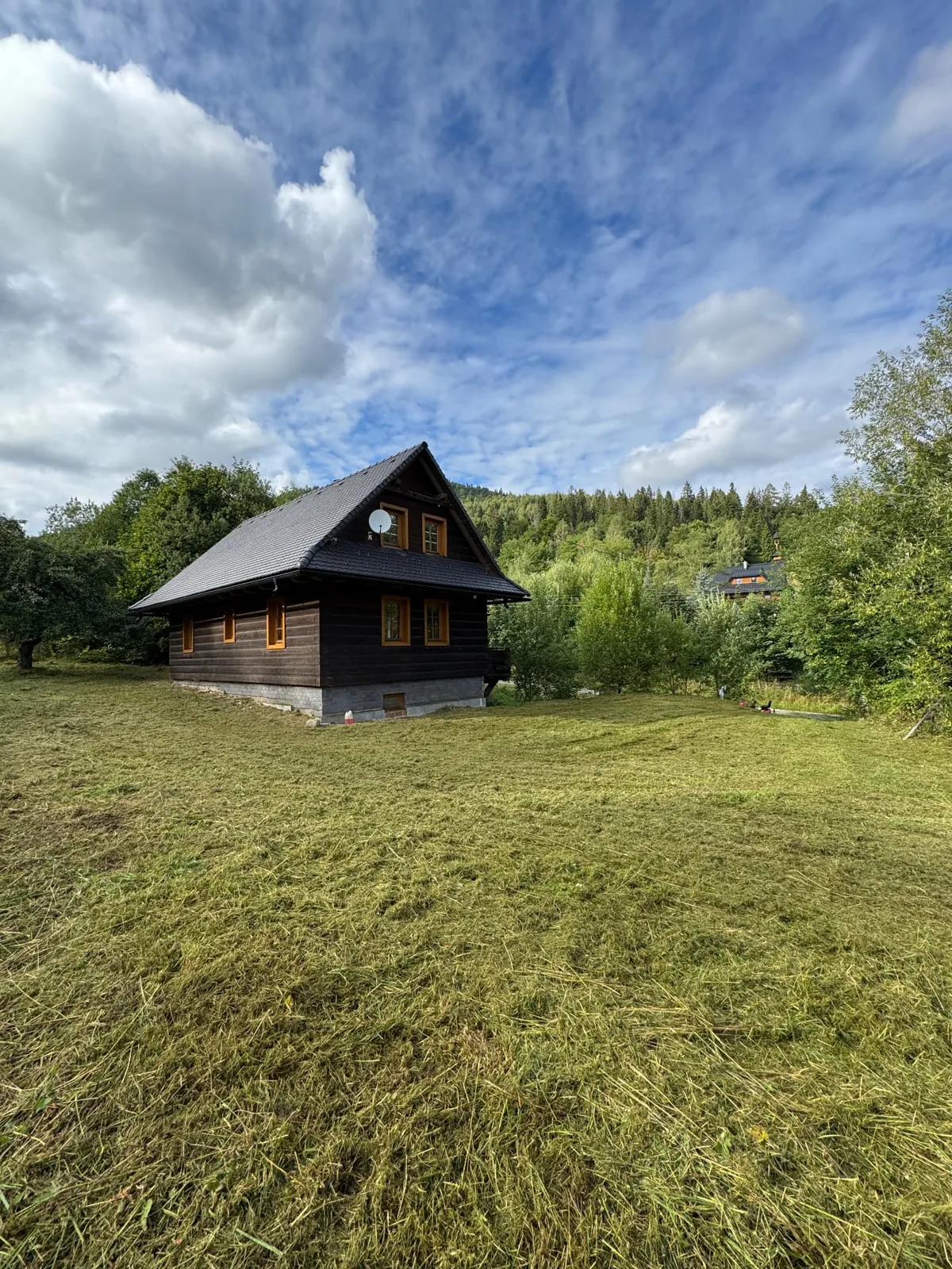 Kosenie a čistenie zarasteného pozemku – po realizácii, SkyBuild Žilina